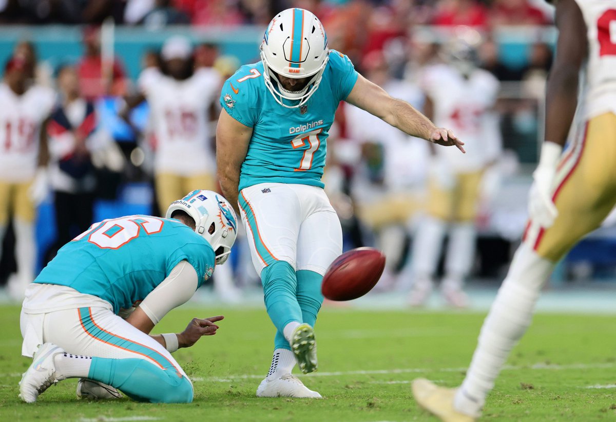 I've always been a big @jasonsanderss fan for the #Dolphins so to hear he's set a new franchise record this year and has joint longest nfl streak 50yards+ is great. Also kudos to our punter Jake Bailey who is getting better and better, including great chemistry with Sanders!