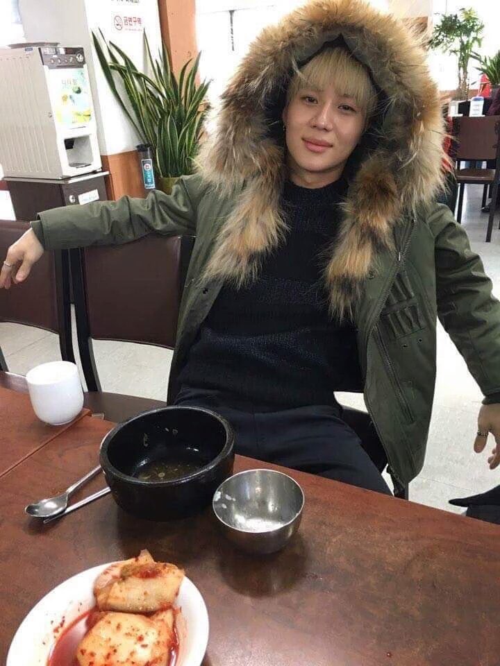 의외로 프유넘을 이루는 것들 : 국밥 , 엄청난털모자, 김치