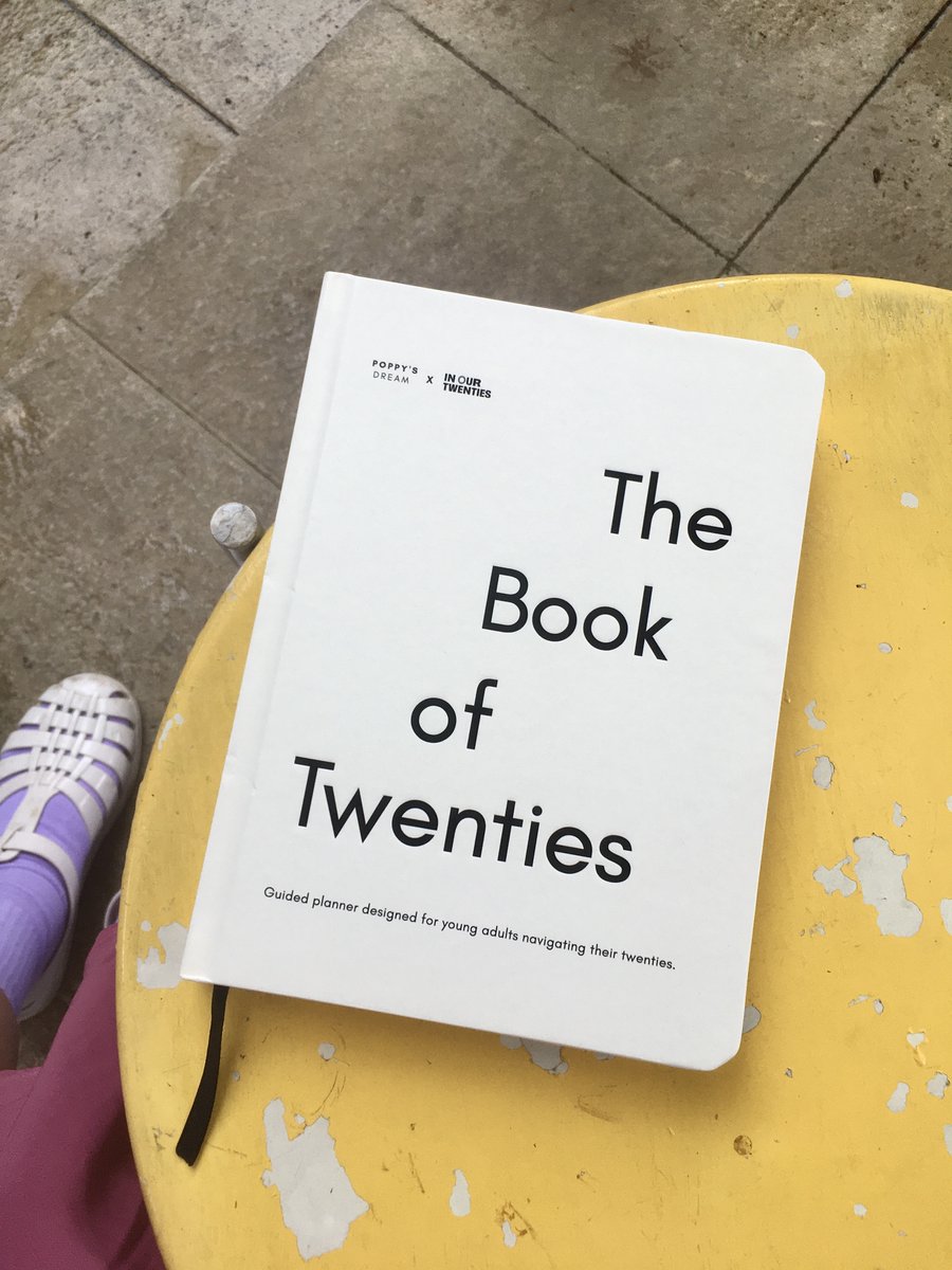 Kenapa hidup jadi chaos pas masuk 20an? 😭
Maaf muak bgt umur 25 disuruh nikah, punya arah hidup yang jelas, dan lain lain

Tapi gimana biar ga chaos? Kalo kamu umur 20an, harus bersyukur ada buku ini, guided journal yg kayak peta buat navigasi 20an. Save aja biar utas ga ilang