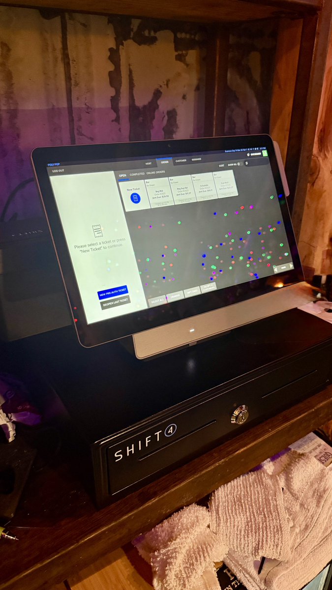 ChrisPye_Shift4's tweet photo. Poly Pop, the ultimate tiki bar experience in Lake Jackson, has joined the @Shift4 family with @SkytabPOS! Enjoy tropical vibes, great drinks, and now faster, seamless service. Stop by and see what’s shaking! #PolyPop #LakeJackson #TikiBar #Shift4Family https://t.co/69bdCd0MLC