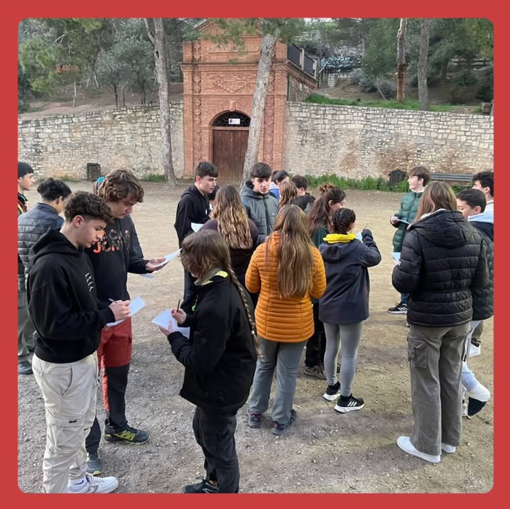❤️ Els dies 29, 30/11 i 1/12, els pioners i caravel·les vam anar de sortida a Cervera! 
Vam fer una descoberta per la ciutat, cau conjunt amb els pics de Cervera i vam començar a preparar els campaments!
A la sortida, ens vam poder conèixer i cohesionar com a branca!

#Somdecau