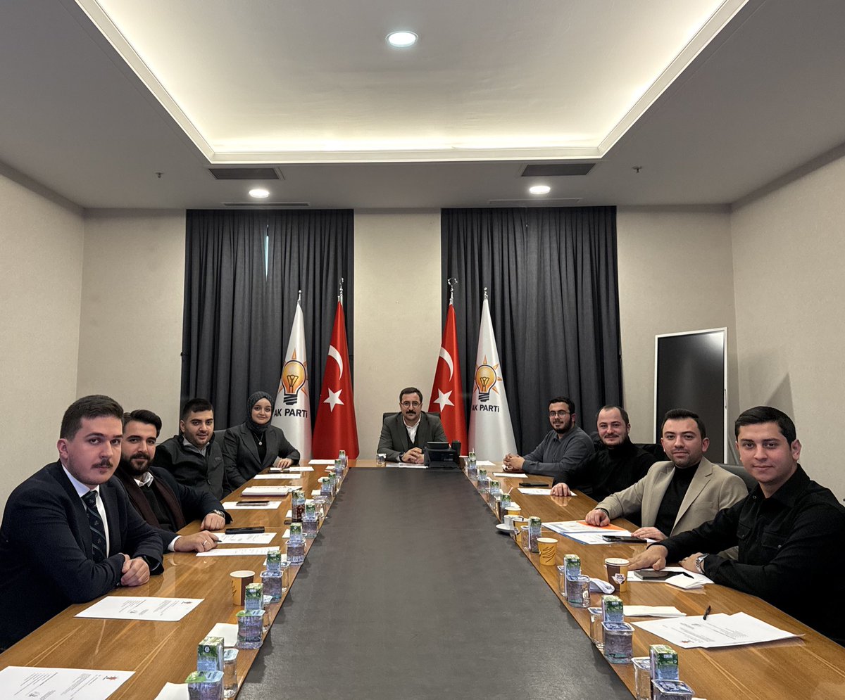 ÜniAK Komisyon toplantımızı <a href="/mucahidsuleyman/">Mücahid Süleyman Daldallı</a> başkanımızla gerçekleştirdik. 

Kampüslerde AK Gençlik Rüzgarları Estirmeye Devam Edeceğiz 😎🚀

<a href="/eyupkadirinan/">Eyyüp Kadir İnan</a>