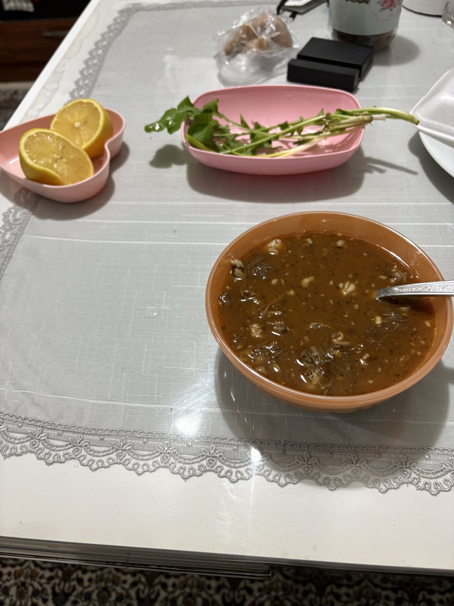 edusloveshrylou's tweet photo. Hastayım (bekes yiyim içim yatim dinlenim tek basıma odamda) diye dayanamayıp kalkıp eve geldim https://t.co/7UsGPvBPzR