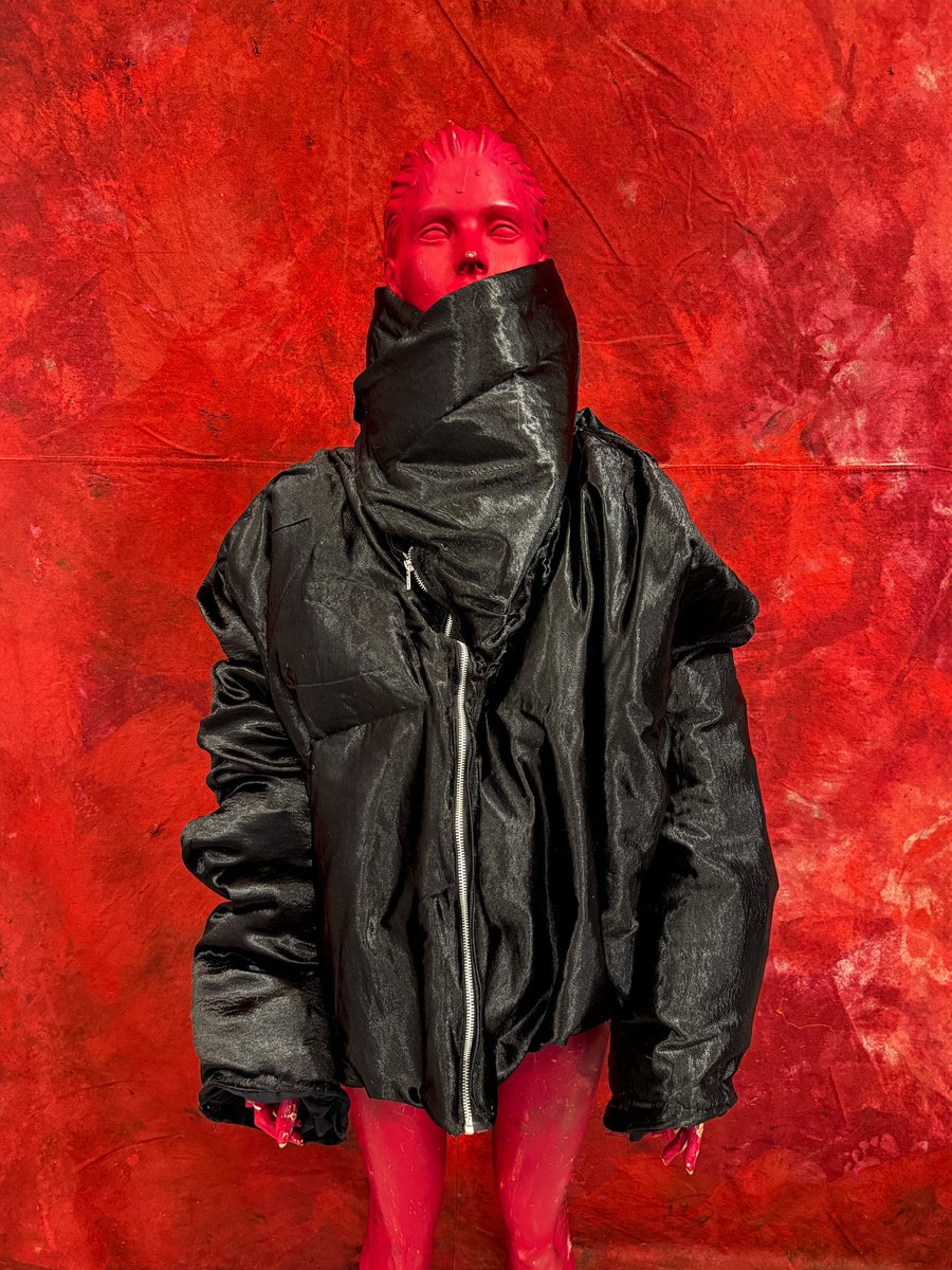 MAX1111___'s tweet photo. My coat https://t.co/3oJ9YEpJGh