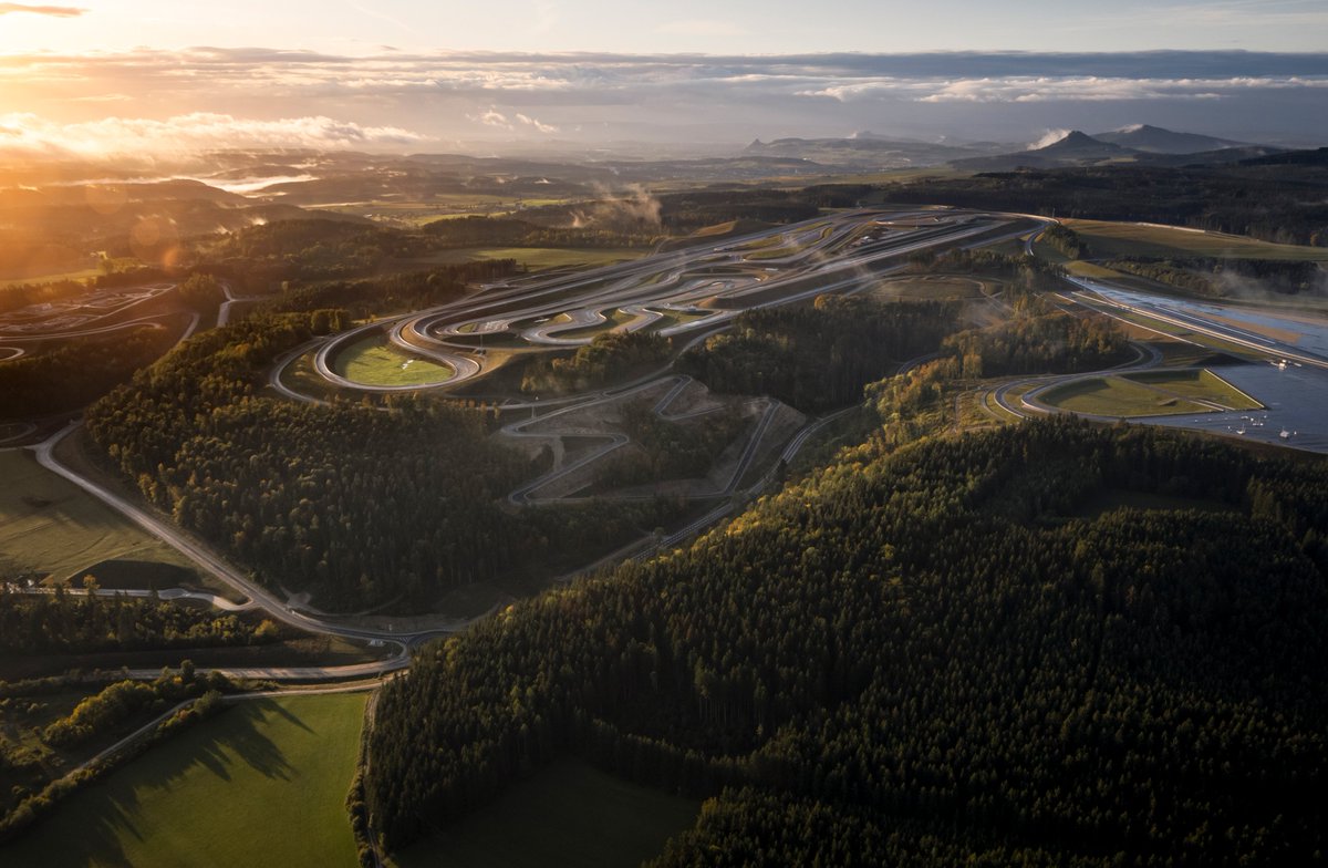 Mercedes-Benz tweet media