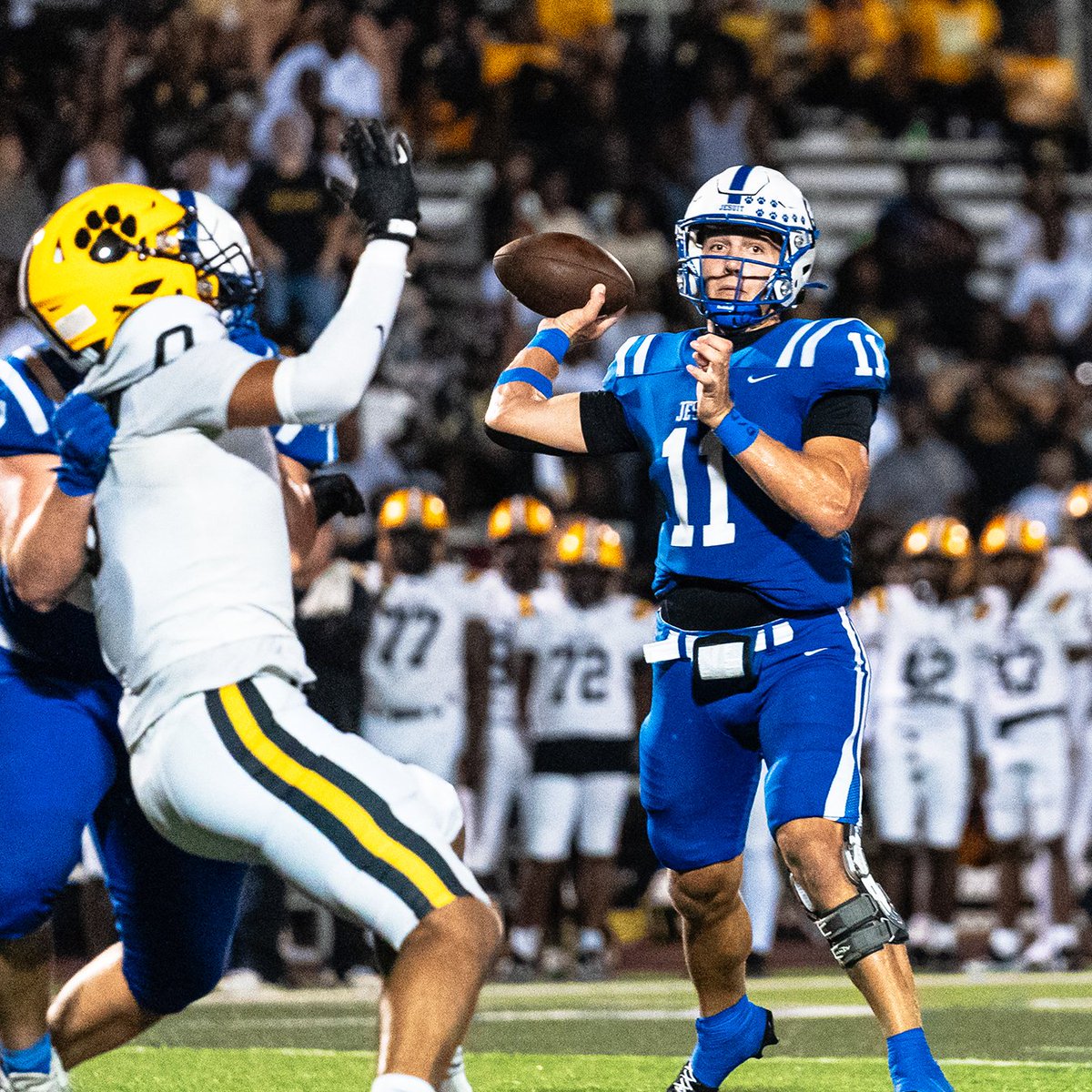 JesuitTigers_FB's tweet image. Congratulations to Will Griffin &apos;26 for being chosen an @UnderArmour All-American!

Griffin will play in the Under Armour All-America game on Jan. 2 in Orlando!

on3.com/news/2025-unde…

#AMDG #JesuitFootball

@GatorsFB @WillGriffin__11