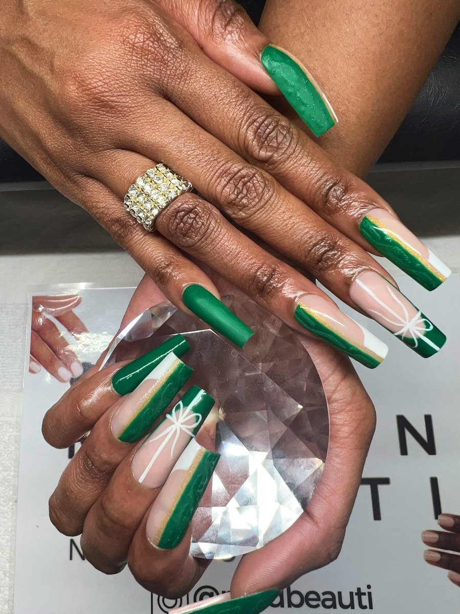 modbeauti's tweet photo. Merry Nailmas 🎄💅🏾 https://t.co/cuyUa2PvwG