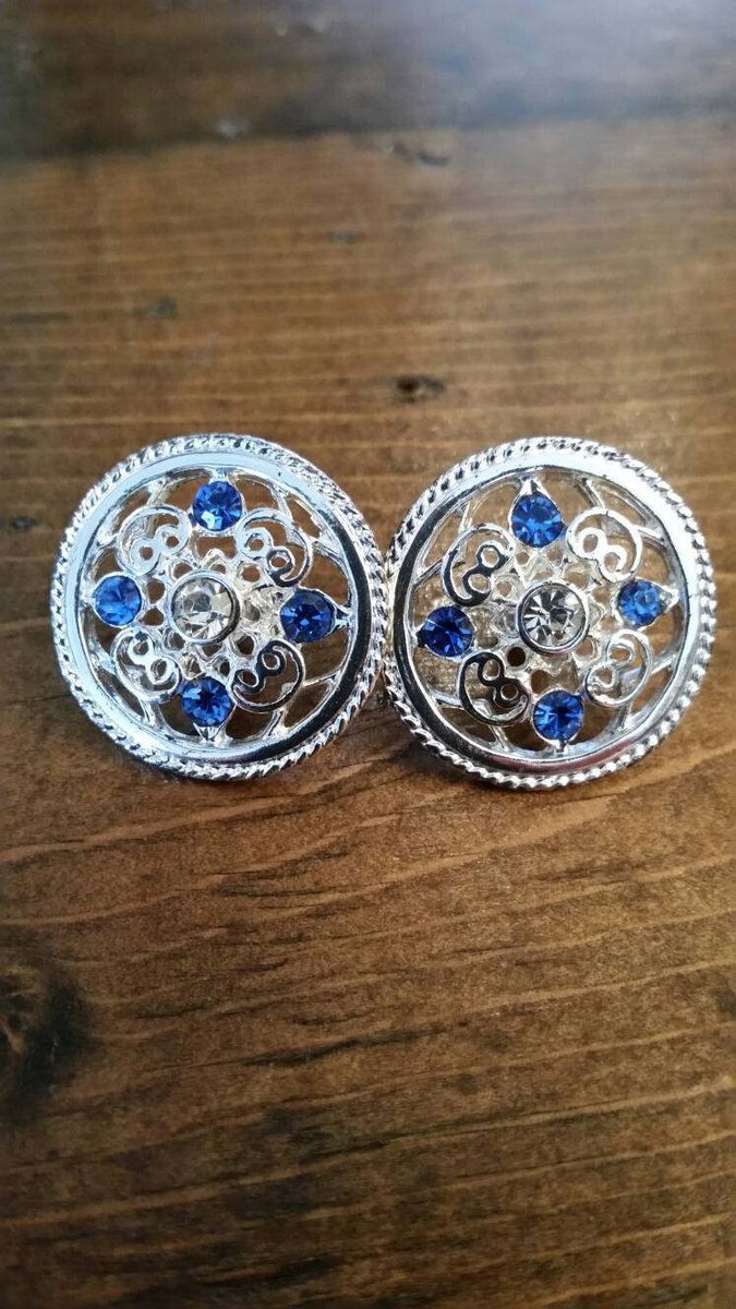arlissbryant's tweet image. Classic Rhinestone Stud Earrings tuppu.net/28aeb4df #Etsy #sagefromage #RoundStuds