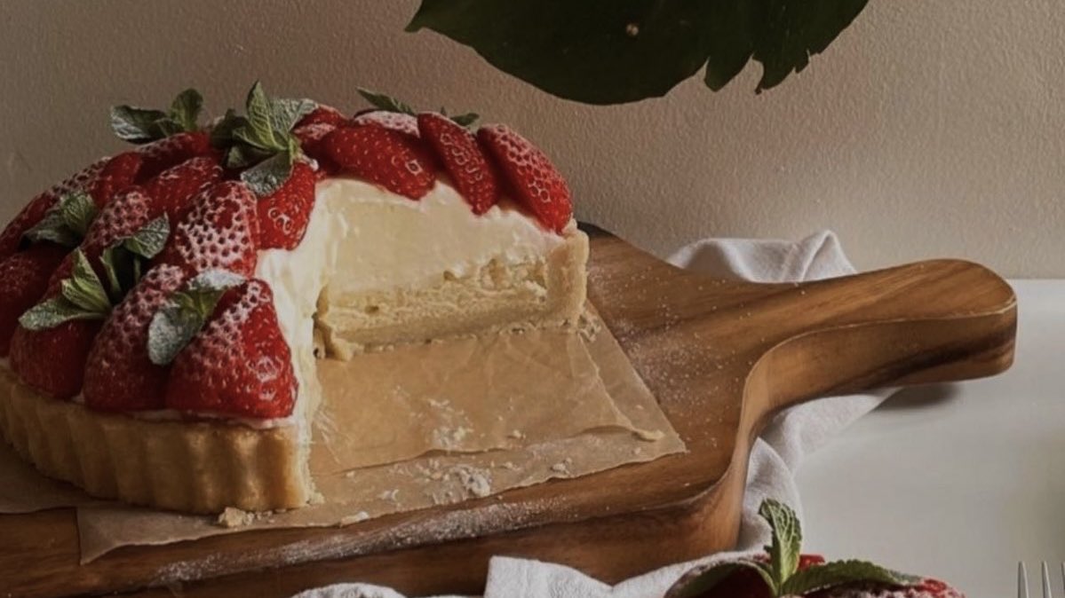 malusokay's tweet photo. strawberry desserts 🍰 https://t.co/pXw1srl7tX