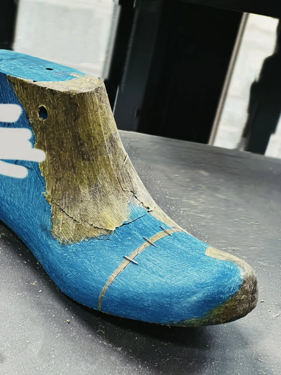 Shoe Factory Daily 11 | Part 2 
We prioritize the shape of the shoe and will not make it overly wide or loose just to fit all foot types in the market. Doing so would compromise its beauty and soul of handmade craftsmanship.