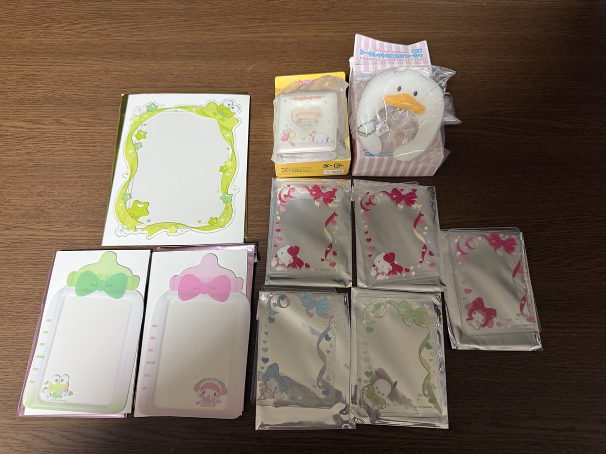 yu_pkmn__'s tweet photo. 【譲渡】エンジョイアイドルシリーズ　サンリオ　Sanrio

▼譲
シークレットミニカチューシャ/ペックル
ミニフォトアルバムキーホルダー/こぎゅみん
硬質カードケース/キティ、マイメロ、シナモロール(シナモン)、ポチャッコ、けろけろけろっぴ

〜定価+送料
リプへ https://t.co/tIJrhgYnvh