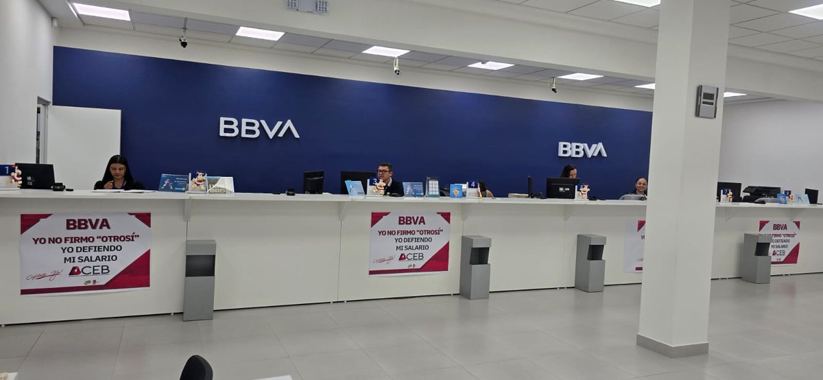 acebnacional's tweet photo. ACEB Yopal 📢 Denunciamos que @bbva  está imponiendo cambios sustanciales en los contratos de trabajo, precarizando el salario de sus trabajadores

Rechazamos estas políticas que afectan los derechos laborales y la estabilidad económica de sus trabajadores #BbvaYoNoFirmoOtrosí https://t.co/rlDKaC04Wb