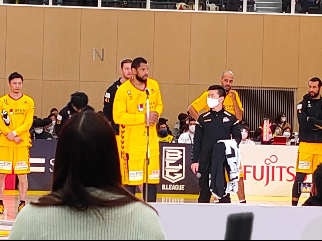 masayocamara's tweet photo. 昨日のブザービーターの興奮冷めやらないご機嫌モードで出社したら、会社の倉庫で懐かしいお宝発見！確かこの日からサンダーズファンになったんだ！サイン入り！社長から私にクリスマスプレゼント🎁社長ありがとうございます！大事にします！　#群馬クレインサンダーズ https://t.co/VuCbnaYggl