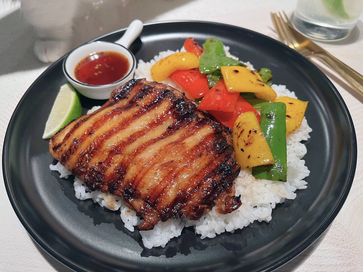 l_feier's tweet photo. I found a recipe trying to recreate a Thai chicken from Shida Night Market and thought, "I really miss that flavor." I omitted the cilantro part because it just taste odd to me. 😅 https://t.co/aCEBmIGUKi
