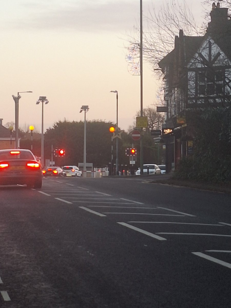 MissHotPot's tweet image. Pulled over for the photo opportunity this morning as I know you lot love the #levelcrossing #carlegs