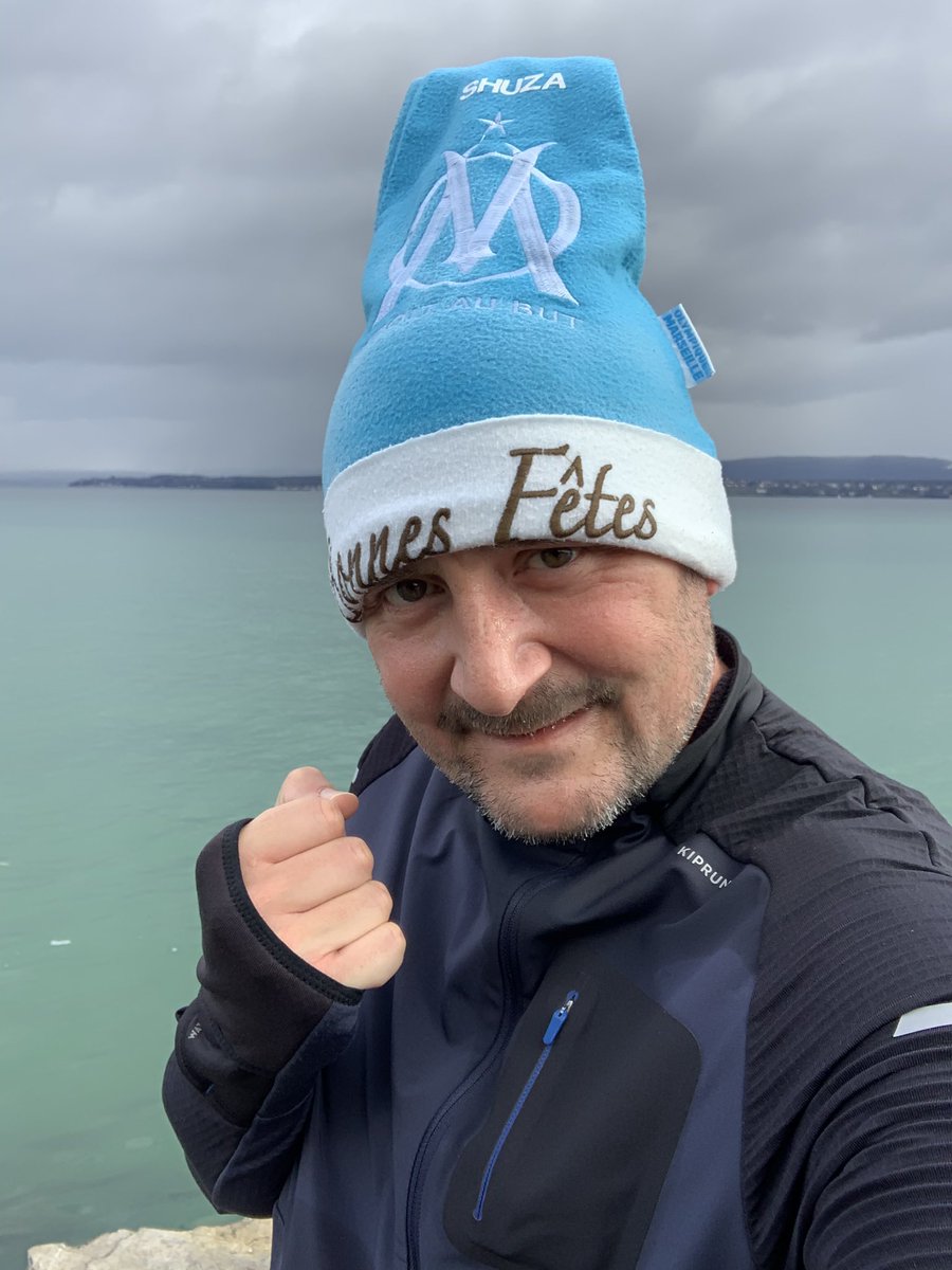 ShuzaLePadawan's tweet photo. Hello les Runners!
Happy Monday!
Lendemain de victoire bien méritée💪🏽
#TeamOM
#AllezOM
Préparation Marathon Semaine 1 Jour 1
10 kms « tranquille » (Non…)
#MondayNoon
#MondayMotivation
#NoRunNoFun
#RunUp2XMas
#NaughtyNutcrackers https://t.co/07vwjvwoN1
