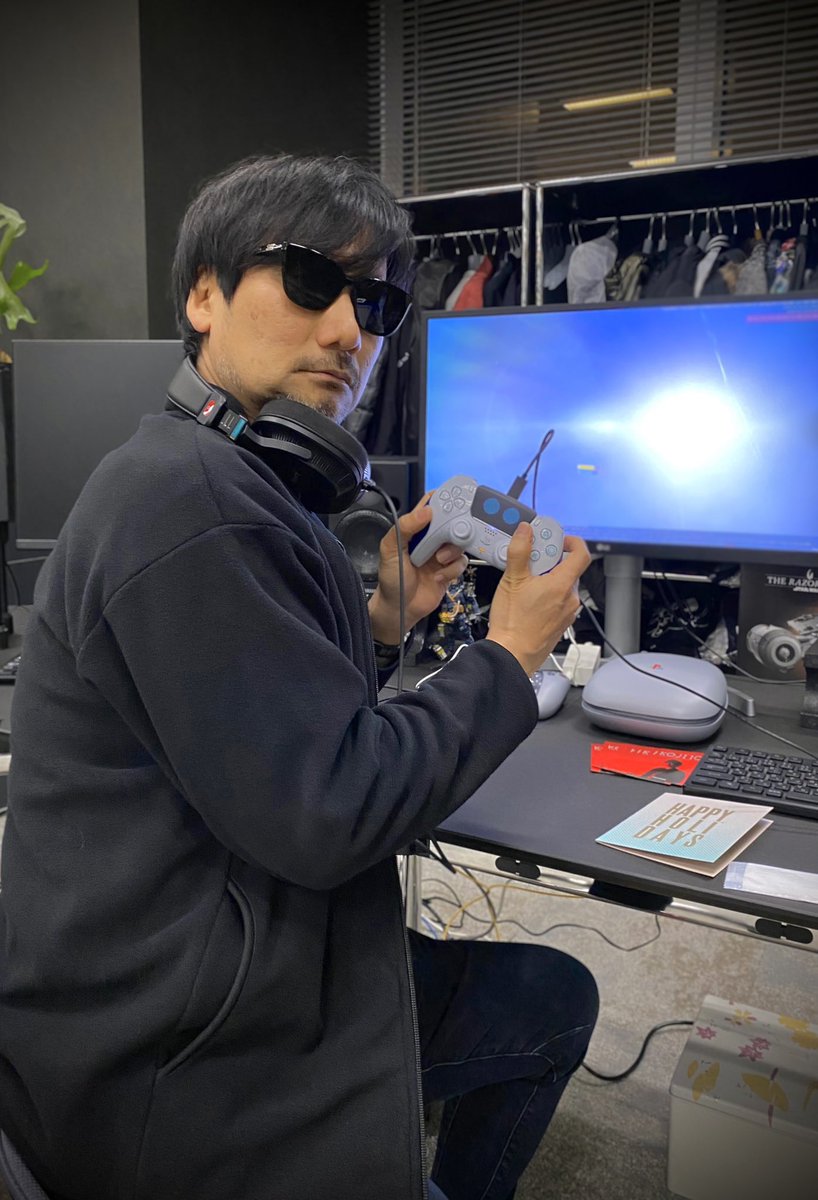 HIDEO_KOJIMA_EN's tweet image. Building the game🎮
