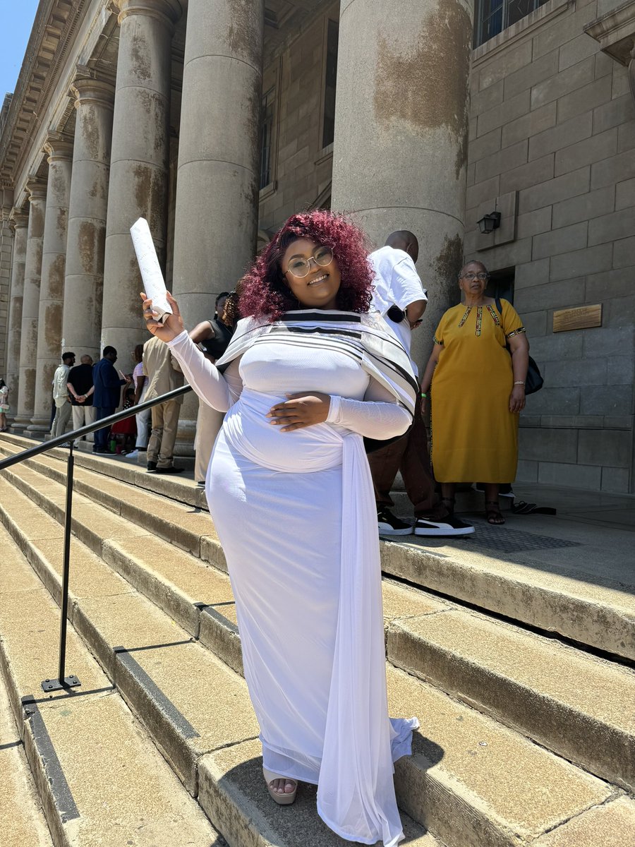 Zand_ilee's tweet photo. So last week I decided to graduate. The pictures my brother took. π₯π₯π₯#witsgraduate https://t.co/NnQ5fIU5Zy
