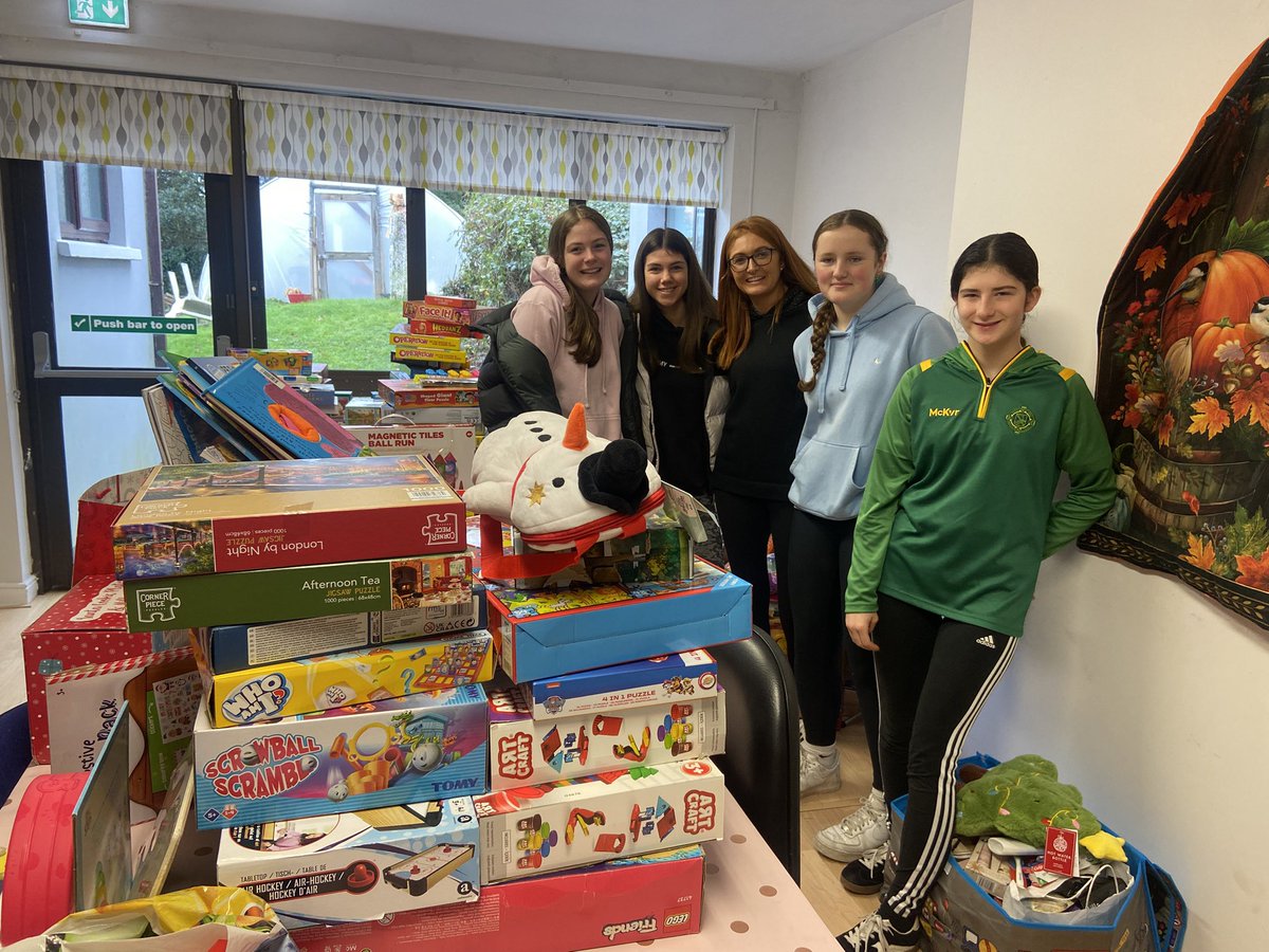 A few of our U15 players were helping to spread this Christmas cheer this morning by helping out with a very worthy cause -  An <a href="/EdelHouseCork/">Good Shepherd Cork</a> toy drive. Well done girls
