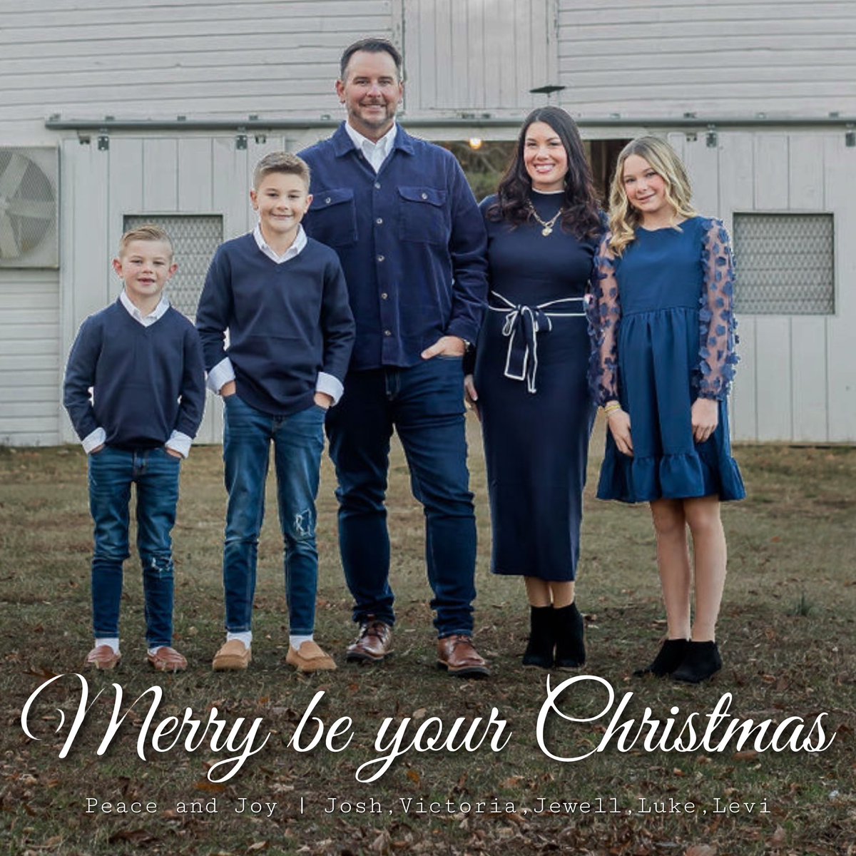 JoshOliver's tweet photo. May your holidays be wrapped with joy and your New Year filled with blessings!
Merry Christmas from my family to yours.
#MakeitCount #StartswithWHY #LiveAGreatStory #Christmas2024 https://t.co/yAIvHl7XnY