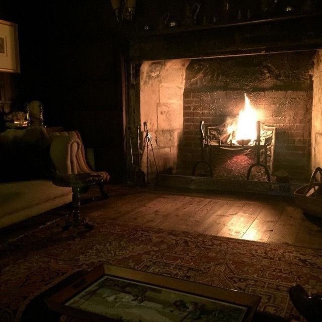 eyretartt's tweet photo. christmas eve eve https://t.co/DlJqt3K0Dn