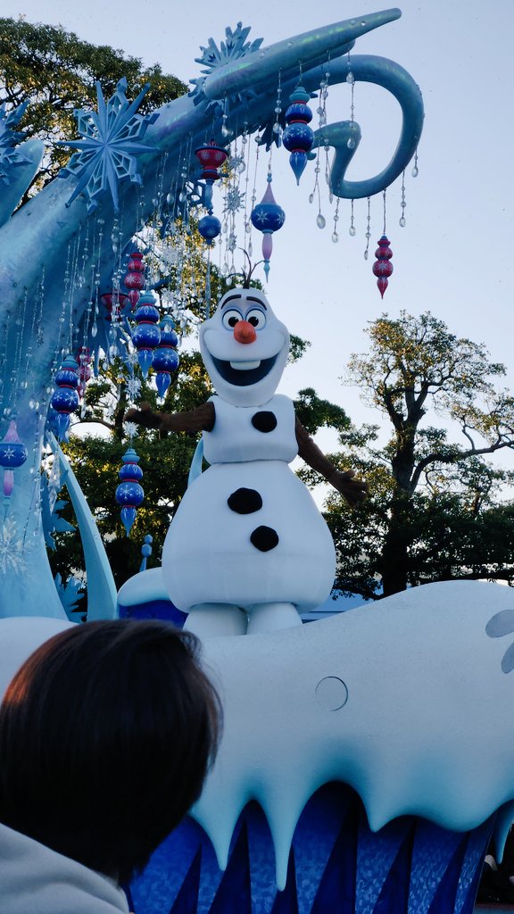 moepon2486's tweet photo. ランドのクリスマスパレード見に来たー！ https://t.co/yjnujzsklF