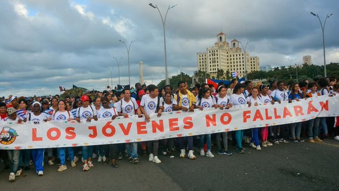 Ratifico las palabras de <a href="/DiazCanelB/">Miguel Díaz-Canel Bermúdez</a> en la Marcha del Pueblo Combatiente:
“Si EEUU persiste en su empeño de quebrantar nuestra soberanía, nuestra independencia, nuestro socialismo, ¡solo encontrará rebeldía e intransigencia!" #ConLaFuerzaDeLaUnidad