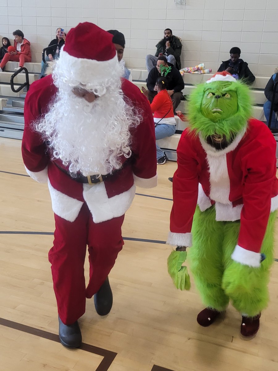 HCSOnews's tweet photo. On Saturday, @HCSOnews  participated in the Columbia Community Cares &amp; Stand Mentorship's Holiday Toy Distribution at Wilde Lake Middle School. The children loved seeing Santa! https://t.co/JbhLDaXul5