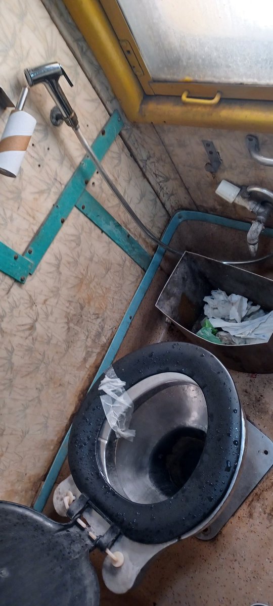 JackS19319's tweet photo. Condition of 2AC toilets in 18030  Shalimar LTT exp, please ensure the cleanliness of toilets @DRMBilaspur @drmngpsecr @drmbct @BhusavalDivn https://t.co/cGL4Ix0XKW