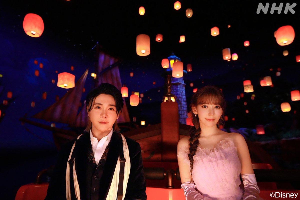 AORINGOHUZIN's tweet photo. 【TV出演情報📺】
⁡
12月31日(火)19:20より放送の
NHK『第75回NHK紅白歌合戦』
あなたへの歌 特別企画『ディズニーファンタジーメドレー』に
#大森元貴 の出演が決定🎤
⁡
東京ディズニーシー®︎の新テーマポートで、
#LE_SSERAFIM の #SAKURA さんと「#輝く未来」を歌唱します✨
⁡
皆さま、ぜひご覧ください🫅💫
⁡
▼公式HP
https://t.co/ZUsrQnCulz
⁡
#MrsGREENAPPLE
#NHK紅白
#あなたへの歌