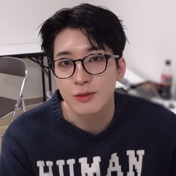 wonwooszone's tweet photo. just so crazy https://t.co/HXGFnG9ydW