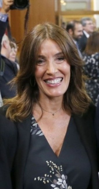 mar_rojo_'s tweet photo. .
Seamos just@s

Hemos visto la imagen de  Begoña Gómez, esposa de Pedro Sánchez, hasta la saciedad

Va siendo hora de dar paso  a Eva Cárdenas, esposa de Alberto Núñez Feijóo
Y...la prima, la hermana, el cuñado...

"Eulen"

@EMANUEL28082733 
@mar_rojo_ https://t.co/S2zmQNgsrj