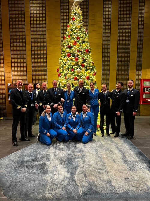 KLM's tweet photo. From our KLM family to yours, may your holidays be merry and bright 🎄✨

#KLM #HappyHolidays https://t.co/lUyHHDYrZv