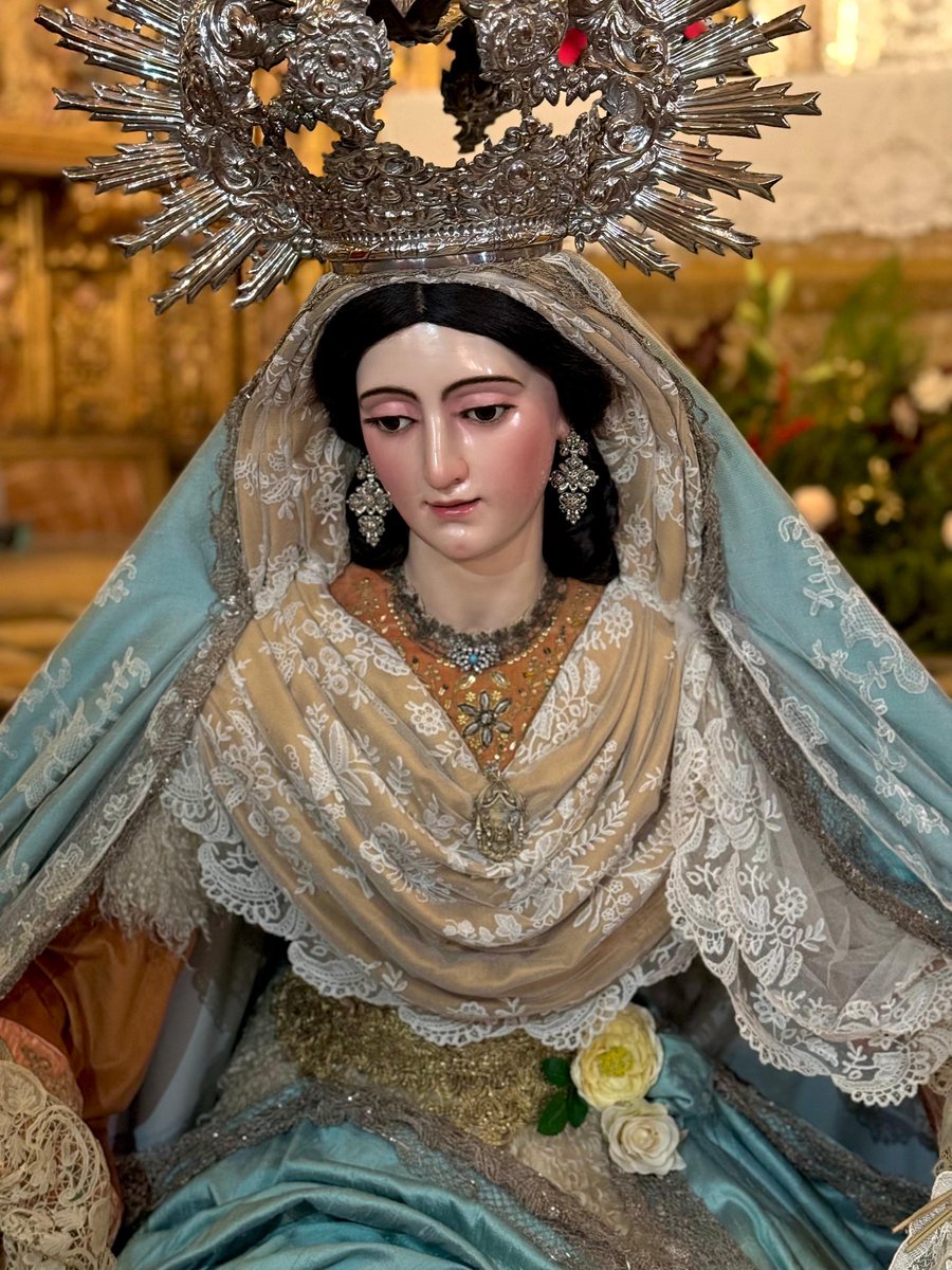 Canta por sevillanas la nanita nana.