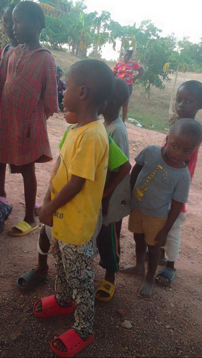 hardacre07's tweet photo. We currently care for 24 orphans in our Gbarnga children’s home. Here’s a sweet photo of most of them enjoying new clothes! https://t.co/M6NcJgfcZJ