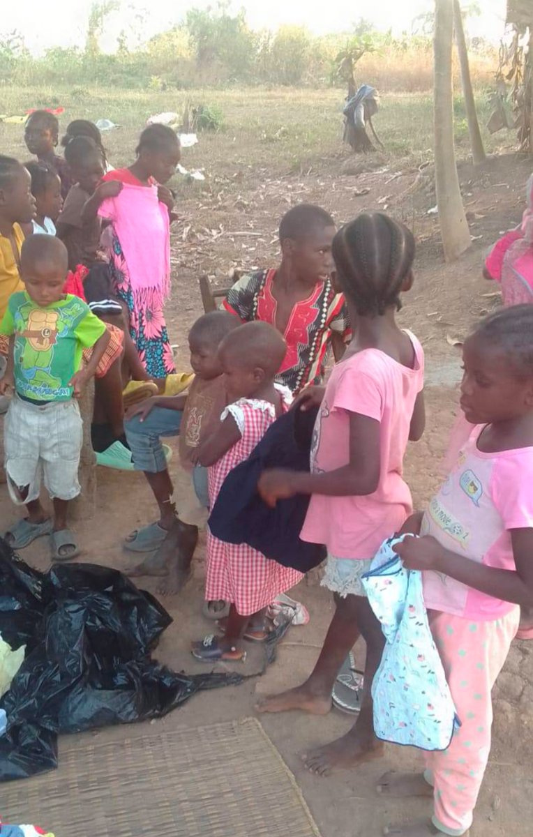 hardacre07's tweet photo. We currently care for 24 orphans in our Gbarnga children’s home. Here’s a sweet photo of most of them enjoying new clothes! https://t.co/M6NcJgfcZJ