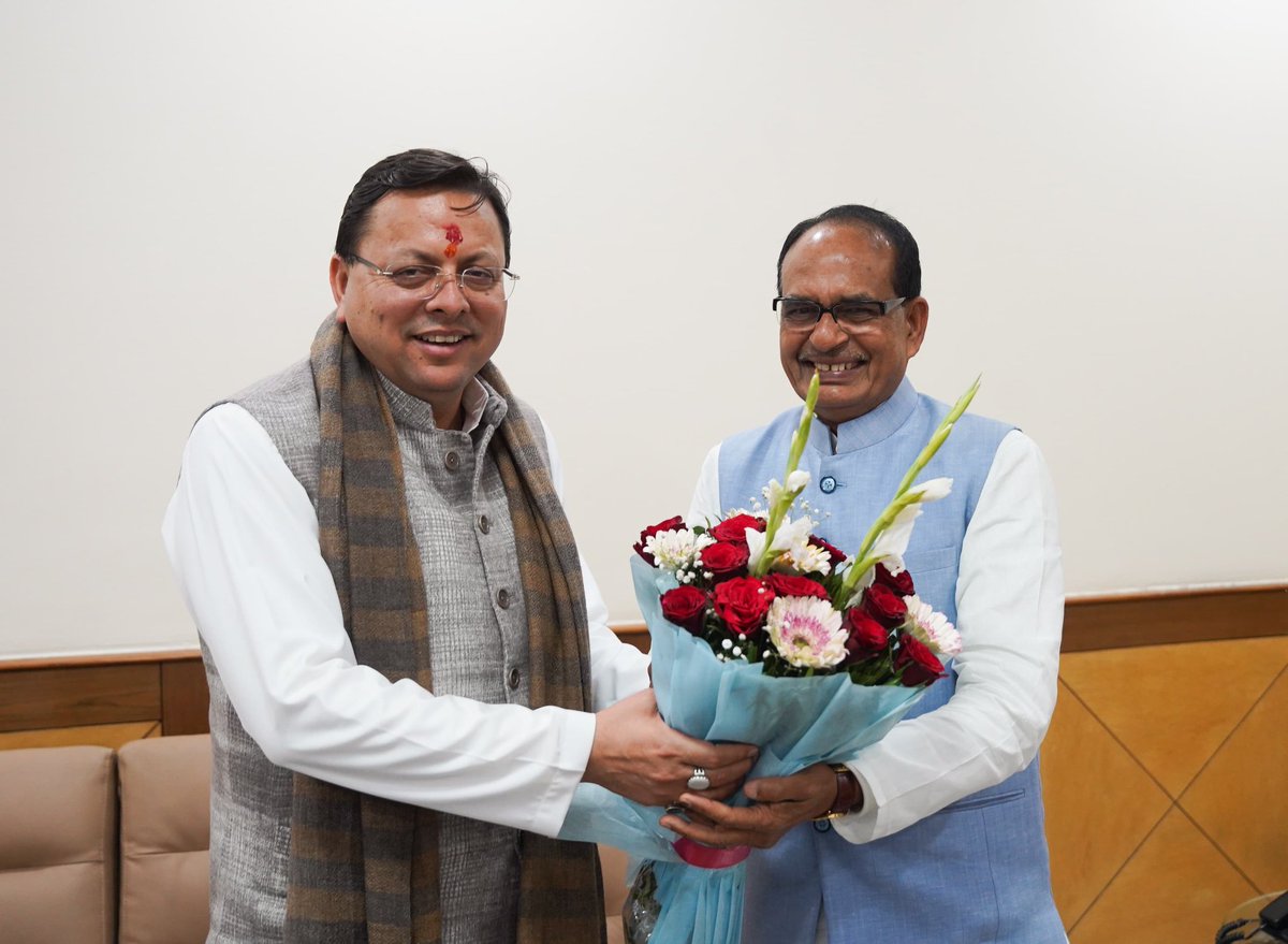 pushkardhami's tweet photo. भोपाल, मध्यप्रदेश में आदरणीय केंद्रीय कृषि एवं किसान कल्याण व ग्रामीण विकास मंत्री श्री @ChouhanShivraj जी से भेंट की। इस अवसर पर प्रदेश के माननीय मुख्यमंत्री @DrMohanYadav51 जी उपस्थित रहे।

इस दौरान माननीय केंद्रीय मंत्री जी से राज्य में प्राकृतिक व क्लस्टर आधारित कृषि के साथ ही किसान कल्याण के संबंध में विभिन्न विषयों पर चर्चा की।