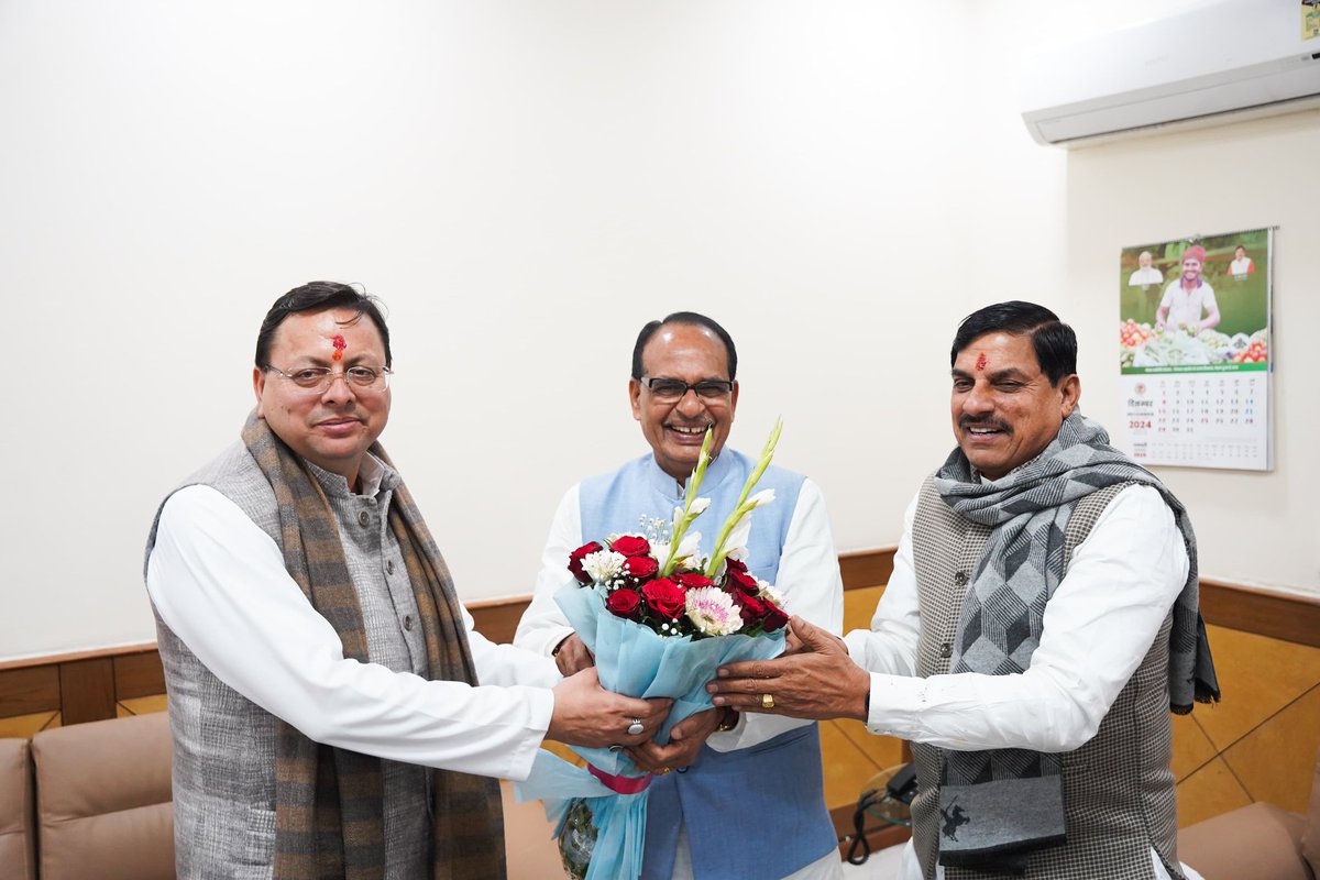 pushkardhami's tweet photo. भोपाल, मध्यप्रदेश में आदरणीय केंद्रीय कृषि एवं किसान कल्याण व ग्रामीण विकास मंत्री श्री @ChouhanShivraj जी से भेंट की। इस अवसर पर प्रदेश के माननीय मुख्यमंत्री @DrMohanYadav51 जी उपस्थित रहे।

इस दौरान माननीय केंद्रीय मंत्री जी से राज्य में प्राकृतिक व क्लस्टर आधारित कृषि के साथ ही किसान कल्याण के संबंध में विभिन्न विषयों पर चर्चा की।