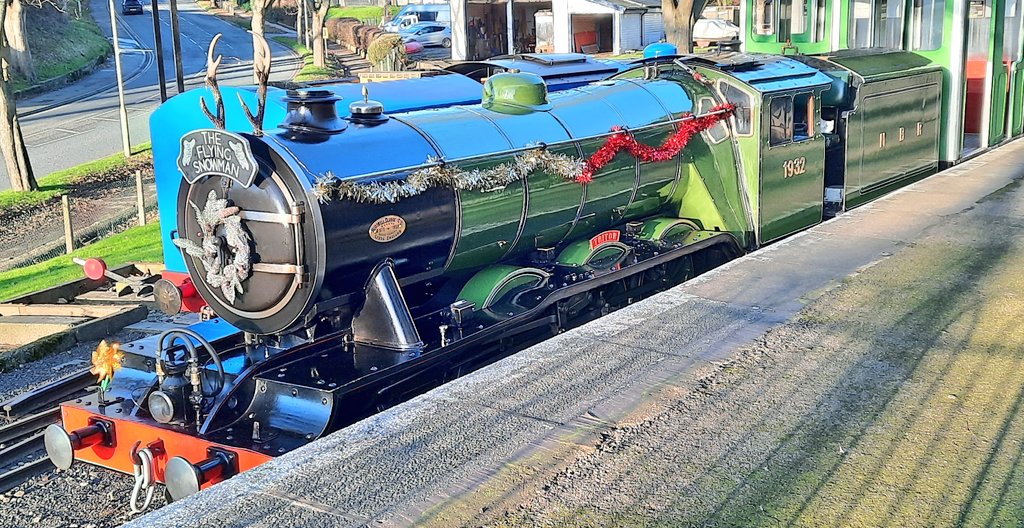 RTSmodelrail's tweet photo. Santa Special trains being prepared yesterday morning at the Scarborough North Bay Railway.
#Scarborough #northbayrailway #santaspecial https://t.co/eC4B7BK6Hw