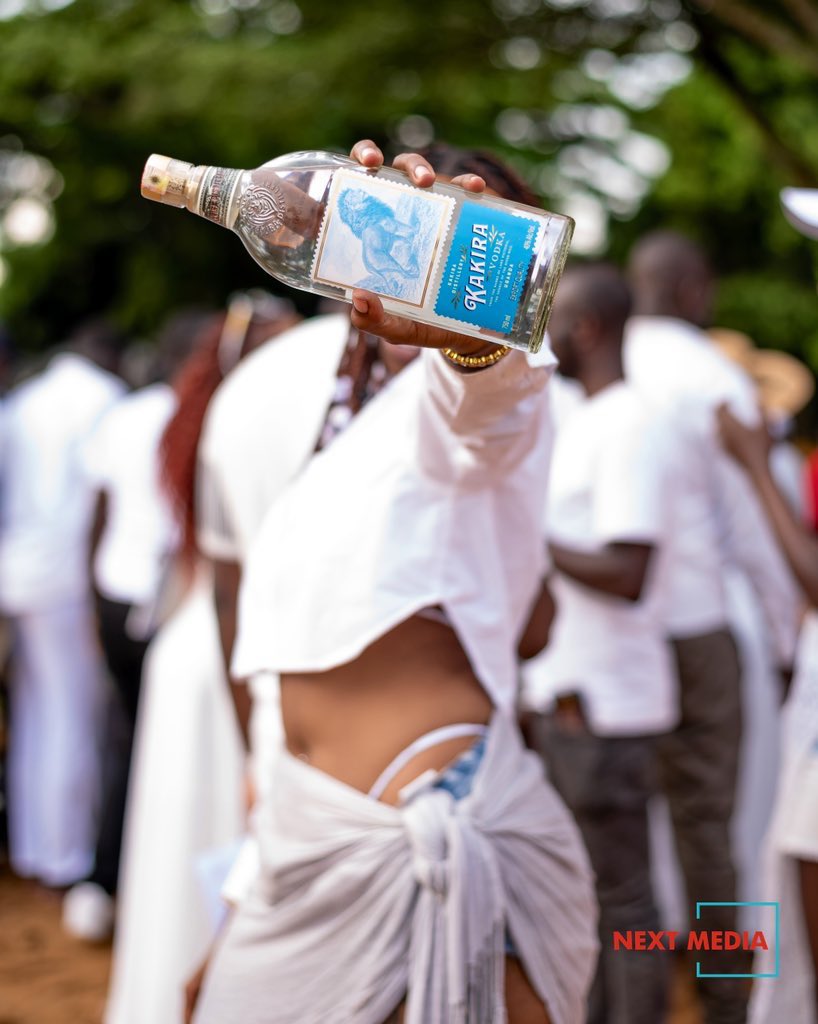 sanyukatv's tweet photo. Ever had a party so good you didn’t want it to end? 

That’s how Kakira Vodka will make you feel—This December, From the first sip to the last drop. 

#DrinkLikeTheBold #SanyukaUpdates 
#NextEndOfYear #NextGoesCoco #KDLUg https://t.co/cDfWYkVvVY
