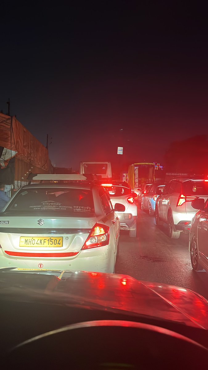 Faisal05677161's tweet photo. BUYERS PLEASE DONT BUY FLATS IN KALYAN,SHILPHATA AND NEIGHBOURING AREA THE INFRASTRUCTURE OF THESE AREAS ARE VERY BAD TRAFFIC KA ISSUE YAHA DAILY BASIS PE HAI .Stuck in traffic from last 45mins at kalyanphata daighar  @DrSEShinde @ThaneCityPolice @IndianTechGuide @dronemanYT https://t.co/Mpt8G2bJRp
