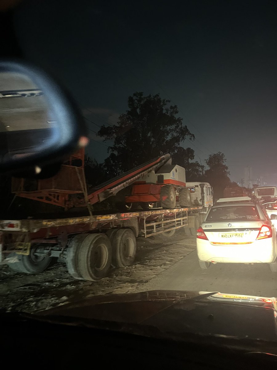 Faisal05677161's tweet photo. BUYERS PLEASE DONT BUY FLATS IN KALYAN,SHILPHATA AND NEIGHBOURING AREA THE INFRASTRUCTURE OF THESE AREAS ARE VERY BAD TRAFFIC KA ISSUE YAHA DAILY BASIS PE HAI .Stuck in traffic from last 45mins at kalyanphata daighar  @DrSEShinde @ThaneCityPolice @IndianTechGuide @dronemanYT https://t.co/Mpt8G2bJRp