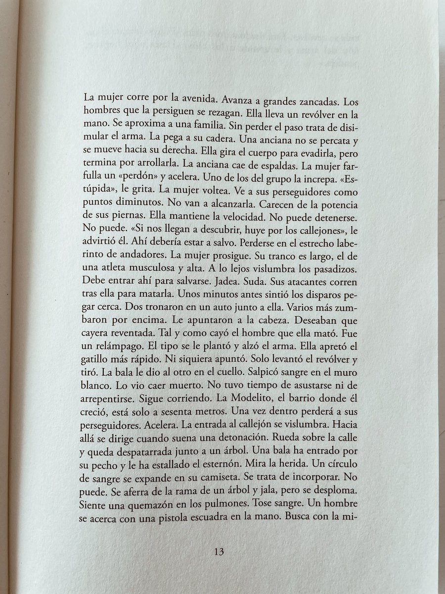 La hostia. Mitad afirmación, mitad exclamación.

Todo lo que le pido a una novela es que haga creíble la mentira de su ficción. Llevo una semana viviendo dos vidas paralelas: la mía y la que Arriaga escribe aquí. Recordaré Salvar el fuego como una casa que habité.