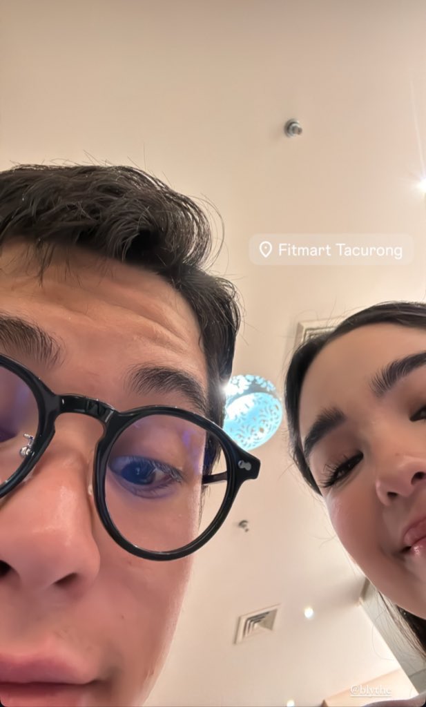 Bakit ka ba kasi nagsuot ng ganyang specs, Kyle. Haha. 

KYLEDREA CHRISTMAS InTACURONG