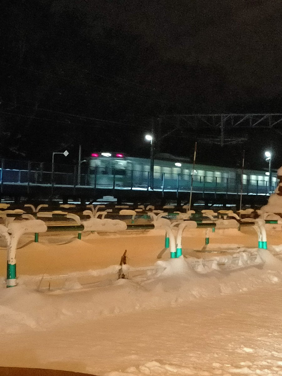 every_syuki's tweet photo. 雪、無くならんかなー。春が待ち遠しい。
#JR北海道 
#電車 https://t.co/KUyyQ1RAEh