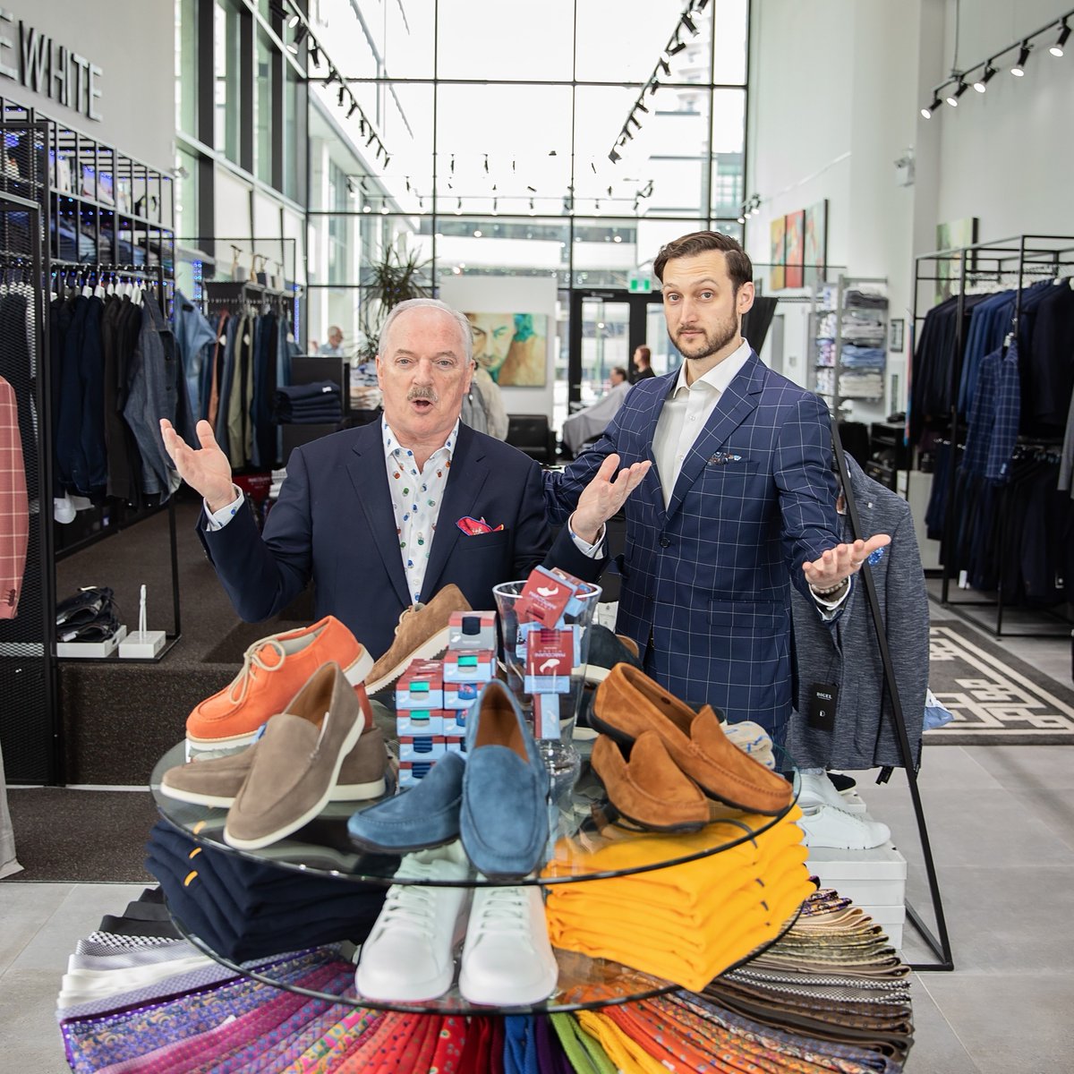 davidewhite's tweet photo. Still need to finish your Christmas shopping? 🎁 
We’re open today, Monday, December 23rd, to help you find the perfect gifts just in time for Christmas! 🎄 Stop by and see us! #GetDTL #LdnOnt https://t.co/rZCybBx7H3