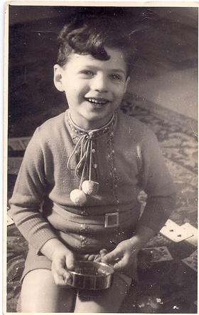 23 December 1937 | A Dutch Jewish boy, Eduard Keizer, was born in Utrecht. 

He was deported to #Auschwitz in March 1944 and murdered in a gas chamber after the selection.