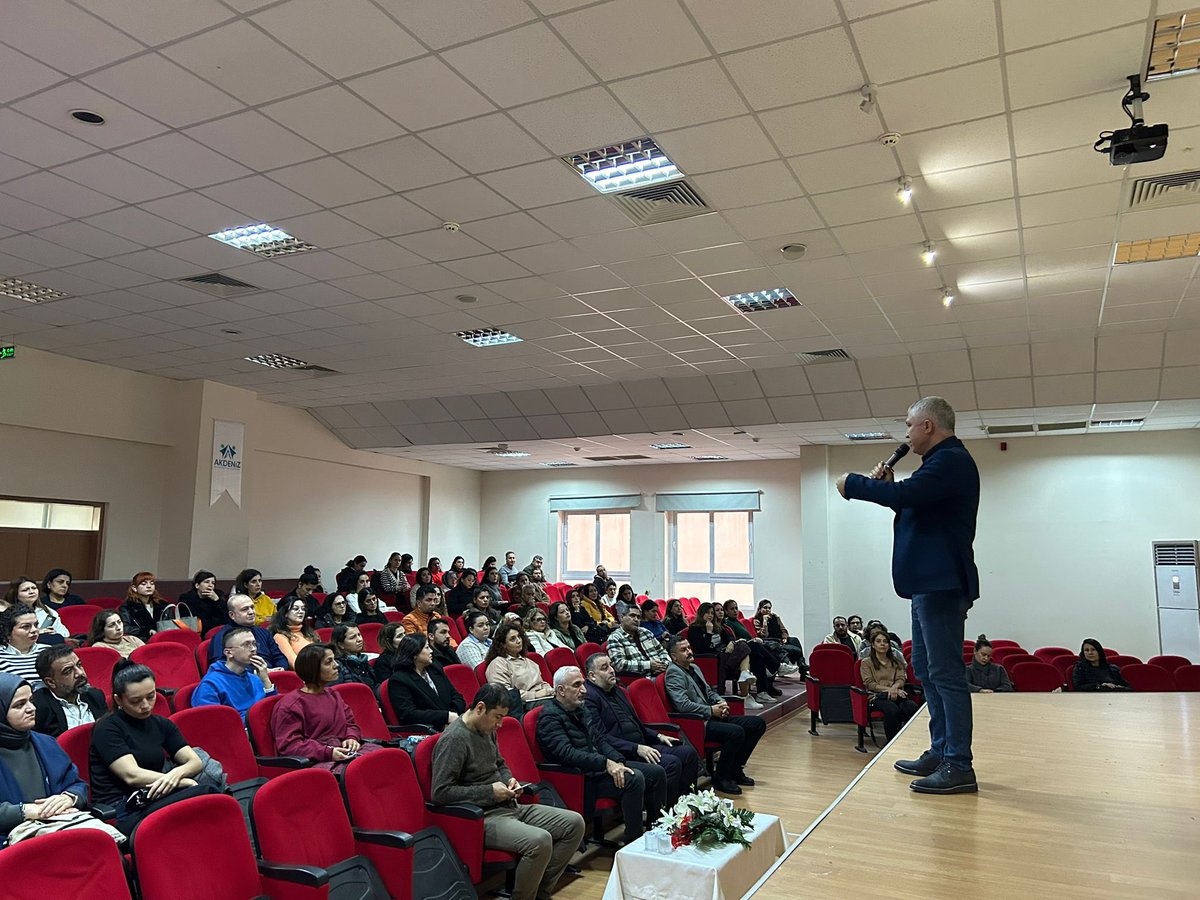 AkdenizilceMem's tweet photo. Akdeniz İlçe Milli Eğitim Müdürlüğü Arge birimin düzenlemiş olduğu Erasmus+KA1-KA2 Bilgilendirme Toplantısı Müdürümüz Saim DEMİR ve sorumlu Şube Müdürümüz Abdurrahman AKBUĞA’nın katılımıyla bugün gerçekleşti. @MersinMEM @fazilet_durmus https://t.co/9hfY8H9vMh