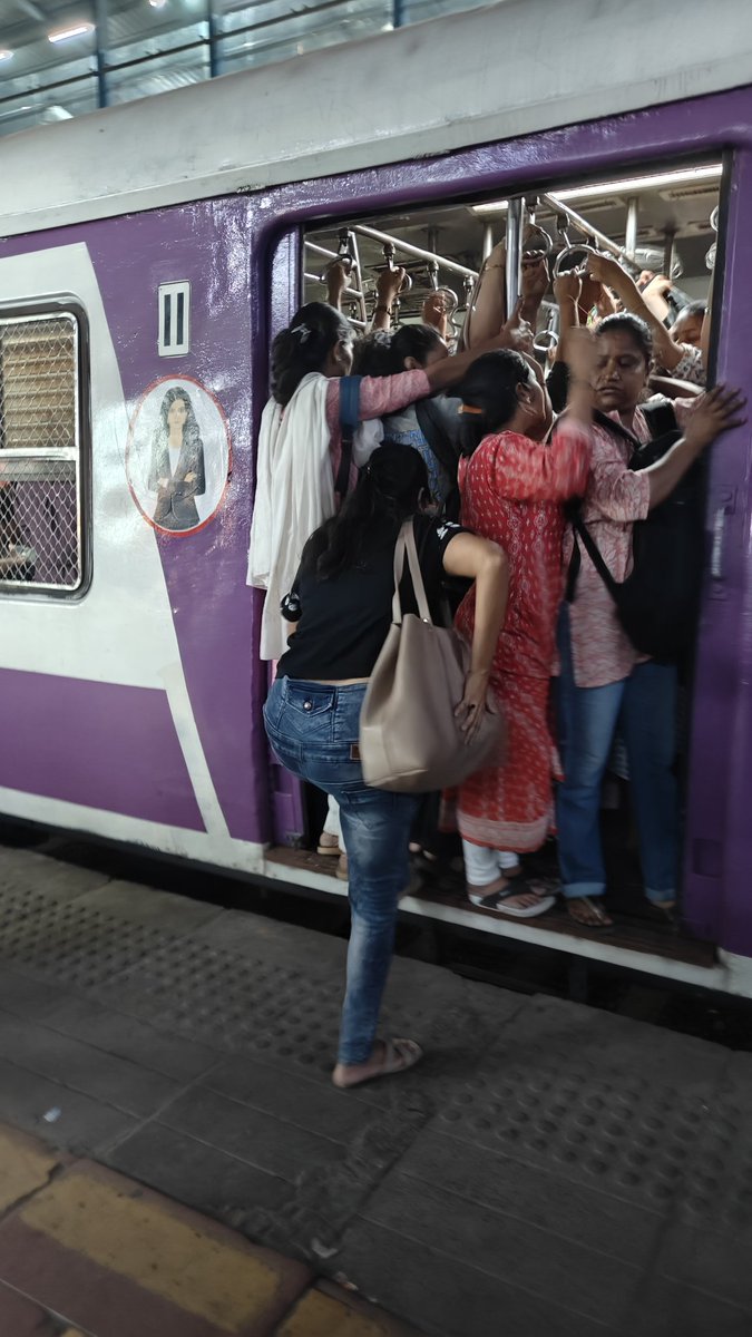 LunarSpark_'s tweet photo. Thread (1/4)

Dear @MrvcLtd 
Does it seem fair to assume that people living beyond Borivali don’t travel between 5 PM and 7:30 PM on the Western Line (Churchgate to Virar)? 

#MumbaiLocal #WesternLine #VirarTrains #CommuterSafety #PublicTransport #PeakHourTravel https://t.co/xv3qnFxEih
