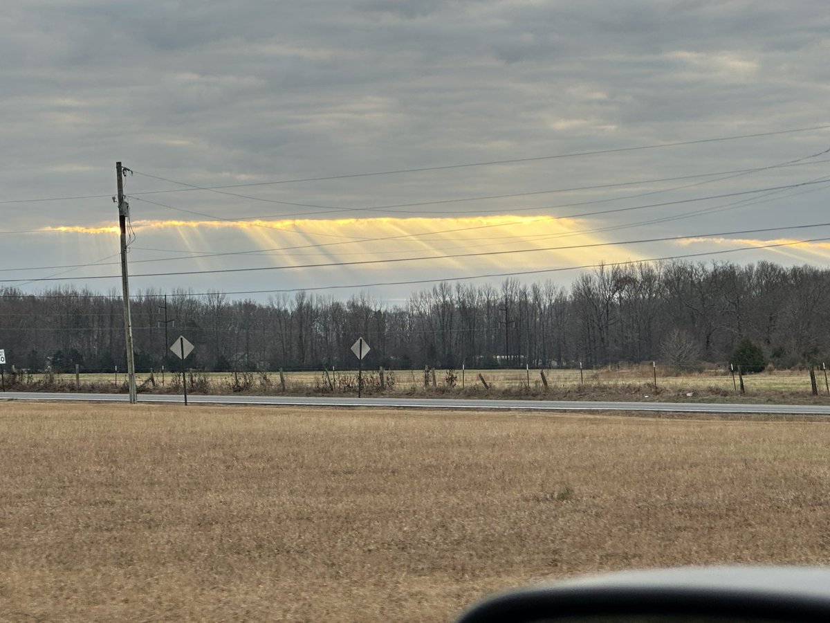 kgoldmanlr's tweet photo. Cool seam in the clouds this morning @ToddYakoubian https://t.co/Ie0IuISbRj